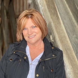 Meet your Posher, Leslie